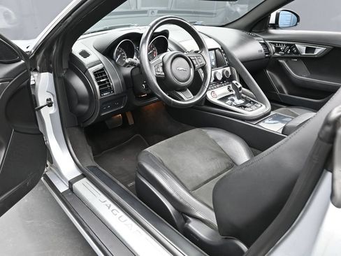 Used 2016 Jaguar F-TYPE Convertible RWD image 4