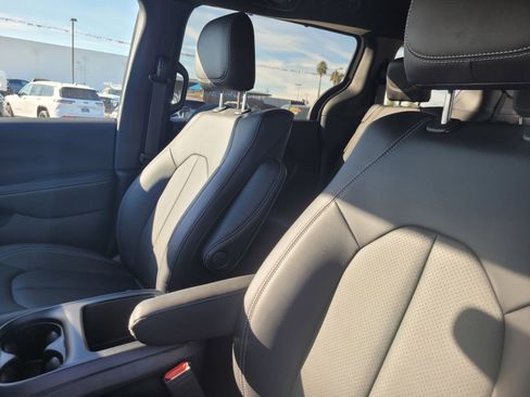 New 2026 Chrysler Pacifica Select FWD image 14