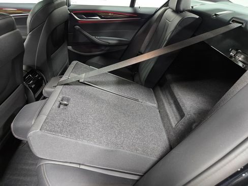 Used 2021 BMW 530e xDrive w/ M Sport Package image 39