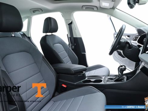 Used 2025 Volkswagen Jetta SE FWD image 35