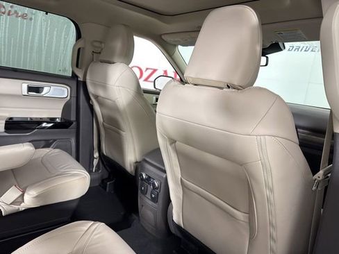 Certified 2022 Ford Explorer Platinum w/ Equipment Group 601A image 19