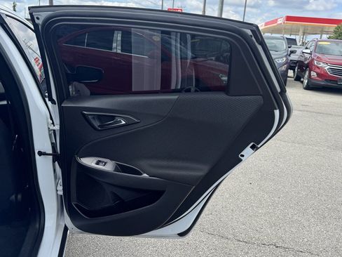 Used 2017 Chevrolet Malibu LT FWD image 25