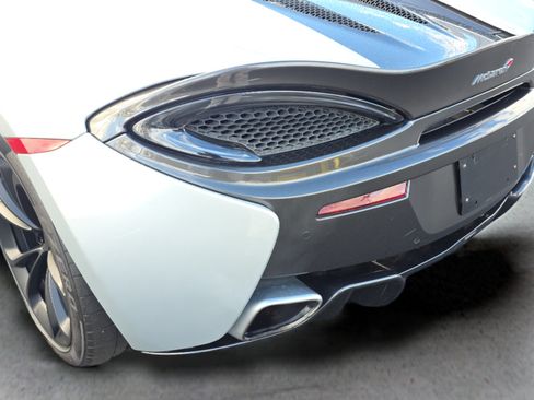 Used 2018 McLaren 570S Spider RWD image 12