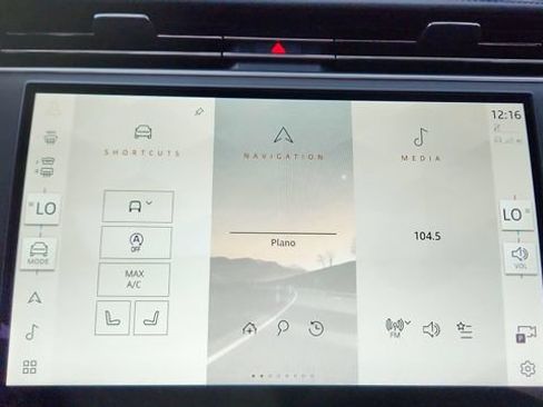 Used 2025 Land Rover Range Rover SE image 46