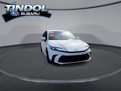 Used 2025 Toyota Camry SE FWD image 2
