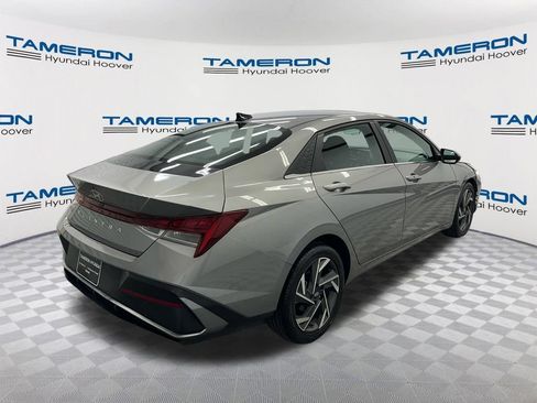 Used 2025 Hyundai Elantra SEL FWD image 5