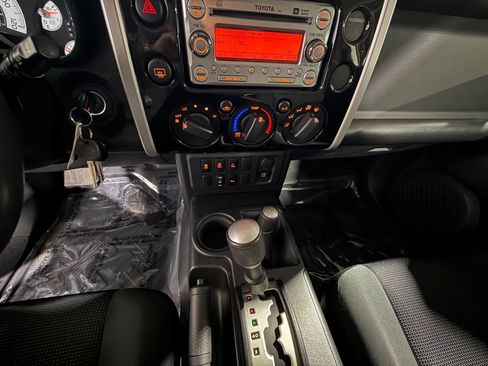 Used 2014 Toyota FJ Cruiser 4WD image 50