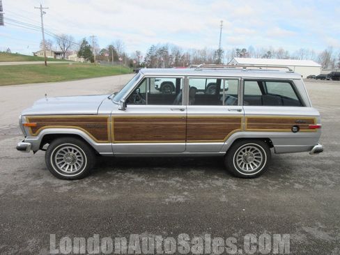 Used 1989 Jeep Grand Wagoneer AWD/4WD image 3