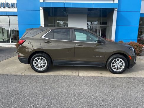 Used 2024 Chevrolet Equinox LT image 2