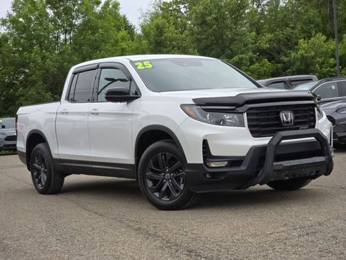 Used 2023 Honda Ridgeline Sport image 2