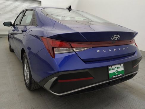 Used 2025 Hyundai Elantra SE FWD image 5