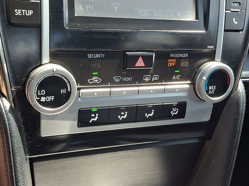 Used 2014 Toyota Camry SE image 15