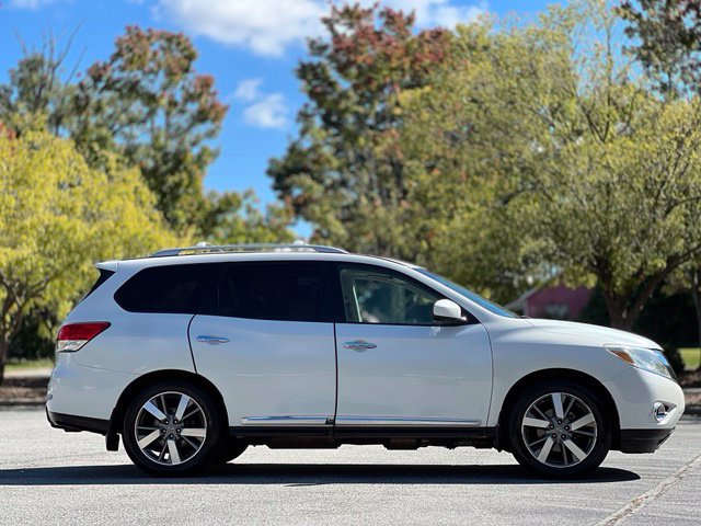 Used 2015 Nissan Pathfinder Platinum w/ Family Entertainment Package FWD image 4