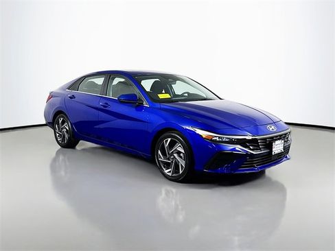 Used 2024 Hyundai Elantra SEL w/ Convenience Package image 10