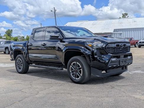 Used 2025 Toyota Tacoma TRD Sport AWD/4WD image 2