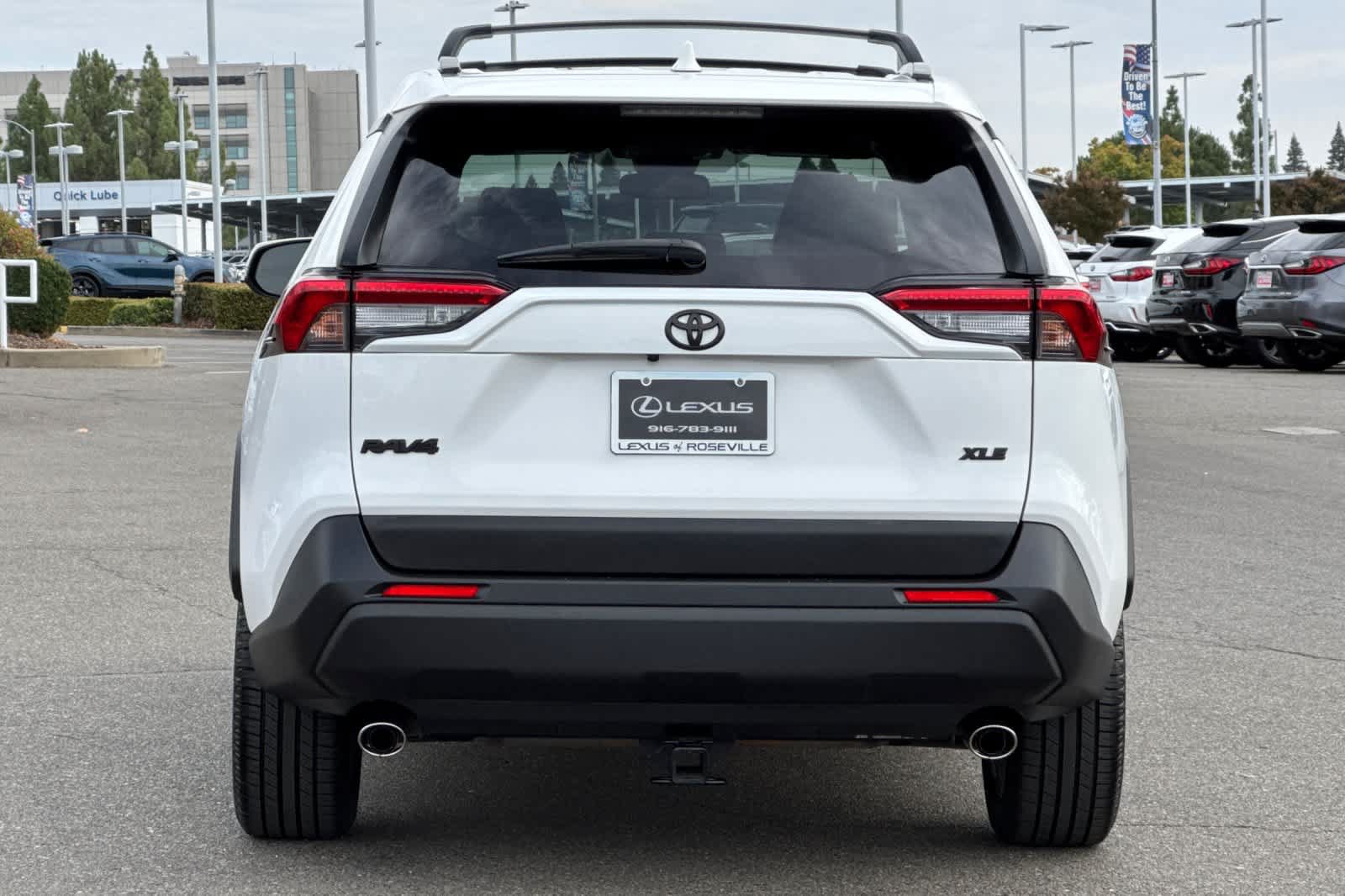 Used 2019 Toyota RAV4 XLE Premium FWD image 8