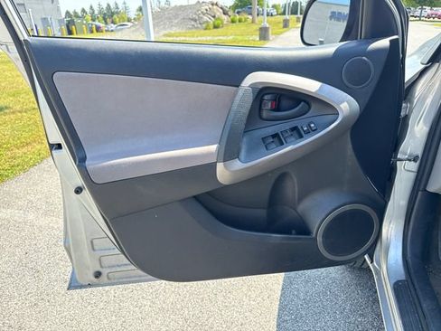 Used 2007 Toyota RAV4 4WD V6 w/ 3rd Row image 16