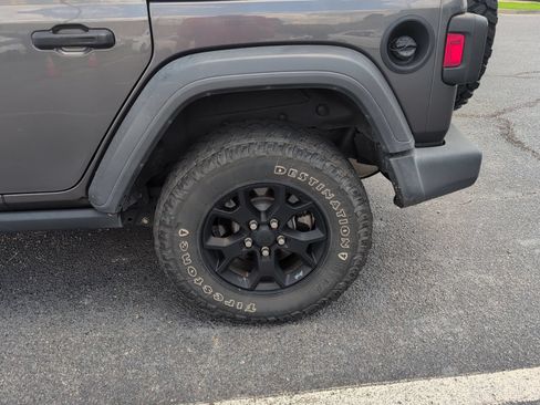 Used 2020 Jeep Wrangler Unlimited Sport AWD/4WD image 3
