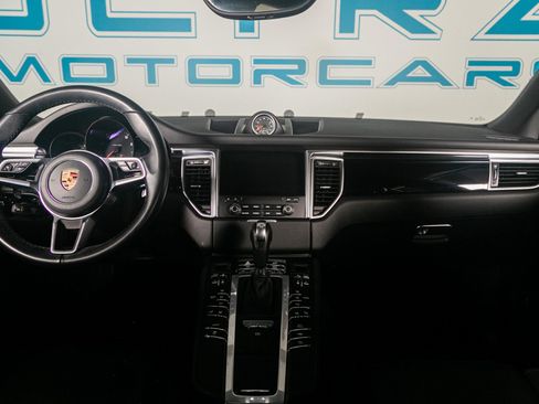 Used 2018 Porsche Macan AWD image 33