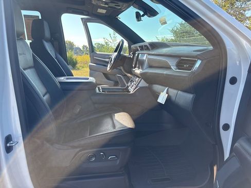 Used 2021 GMC Yukon Denali w/ Denali Premium Package image 23