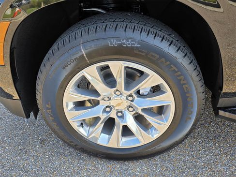 New 2025 Chevrolet Suburban Premier image 27