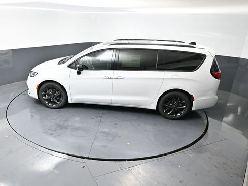 New 2026 Chrysler Pacifica Limited w/ S Appearance Package image 48