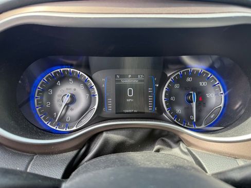 Used 2018 Chrysler Pacifica Touring-L FWD image 8