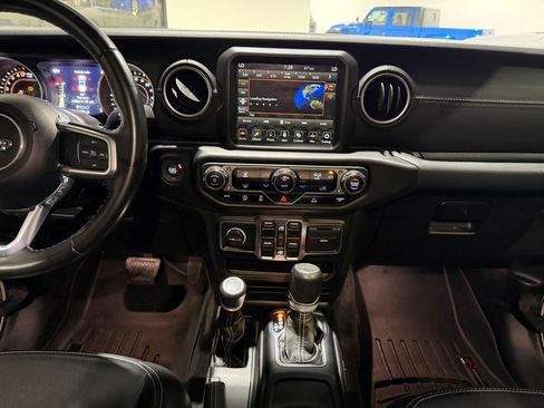Used 2020 Jeep Gladiator Overland w/ Popular Equipment Package AWD/4WD image 28