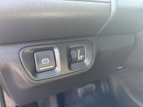 Used 2023 GMC Acadia SLT image 32