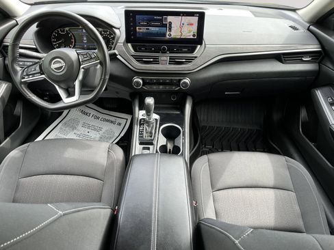 Used 2024 Nissan Altima 2.5 SV w/ SV Premium Package AWD/4WD image 16