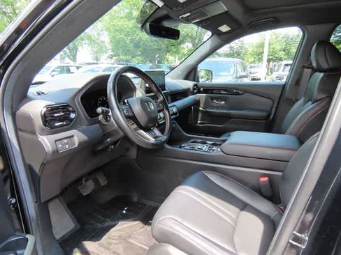 Certified 2025 Honda Pilot TrailSport image 2