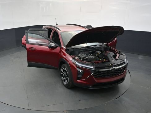 Used 2025 Chevrolet Trax RS w/ Driver Confidence Package FWD image 17