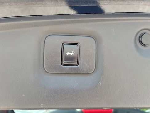Used 2020 Nissan Pathfinder SL AWD/4WD image 35