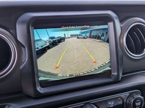 Used 2023 Jeep Wrangler Unlimited Rubicon 4xe AWD/4WD image 19