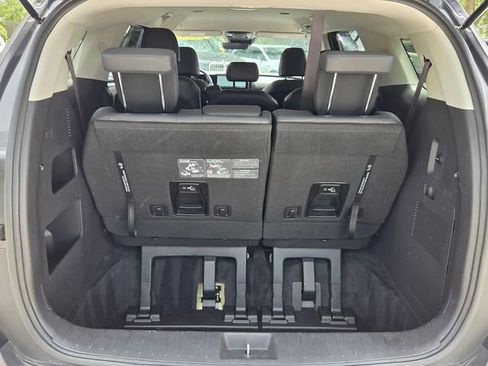 Used 2025 Kia Carnival FWD image 14