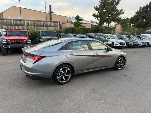 Used 2023 Hyundai Elantra Limited FWD image 6