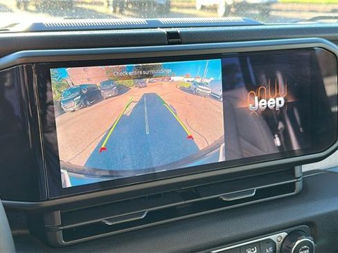 Used 2024 Jeep Wrangler Unlimited w/ Convenience Group image 19