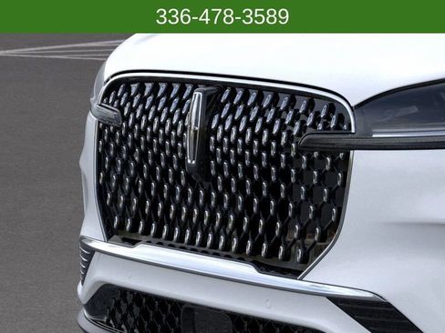New 2025 Lincoln Aviator 2WD w/ Equipment Group 101A image 17