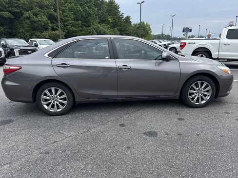 Used 2016 Toyota Camry XLE w/ Moonroof Package FWD image 8