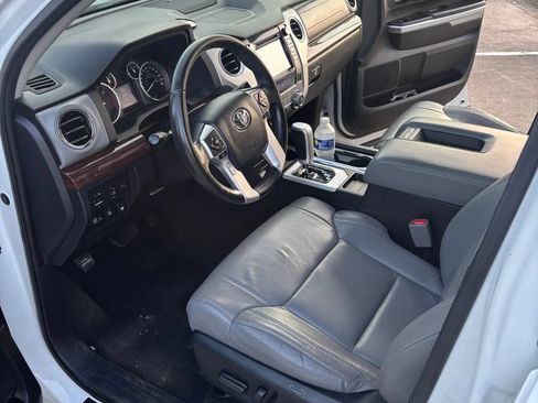 Used 2017 Toyota Tundra Limited w/ Limited Premium Package AWD/4WD image 11