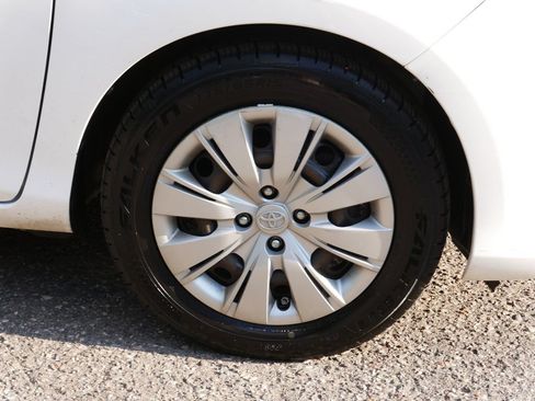 Used 2012 Toyota Yaris LE FWD image 7
