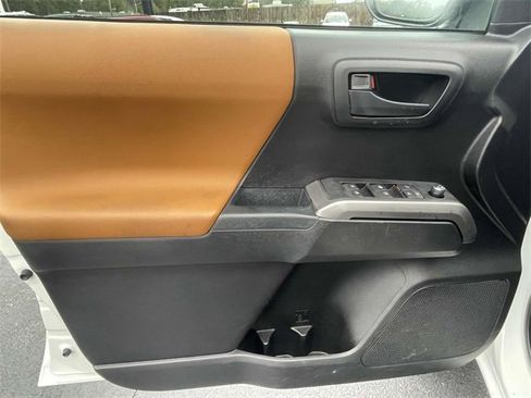 Used 2017 Toyota Tacoma SR5 image 16