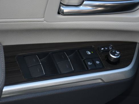 Used 2021 Toyota Sienna Limited FWD image 11