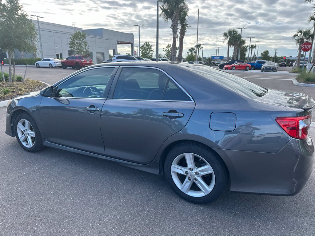 Used 2012 Toyota Camry SE w/ Leather Pkg FWD image 4