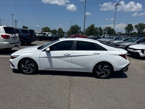 Used 2024 Hyundai Elantra SEL w/ Convenience Package FWD image 6