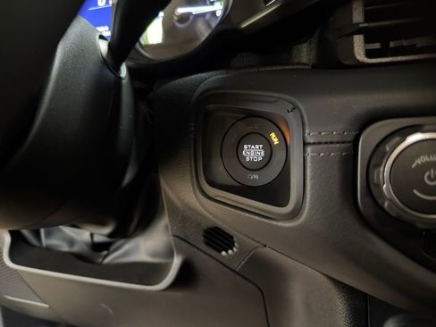 Used 2025 Jeep Wrangler Unlimited Sahara image 29