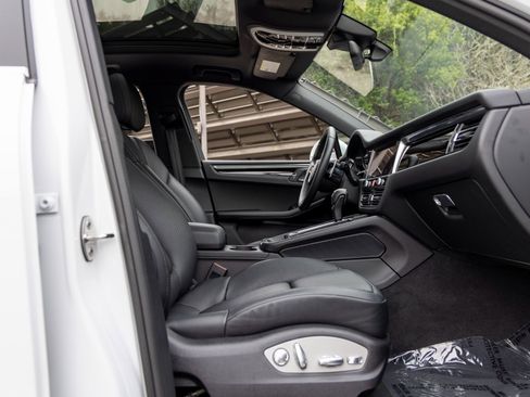 Certified 2025 Porsche Macan image 53
