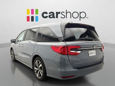 Used 2024 Honda Odyssey Touring image 3