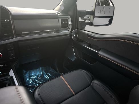 Certified 2024 Ford F250 Platinum w/ FX4 Off-Road Package image 16