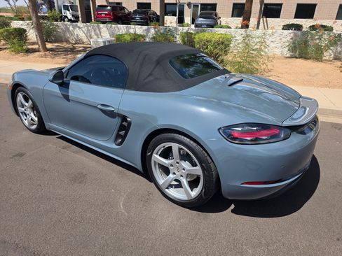 Used 2017 Porsche 718 Boxster RWD image 10